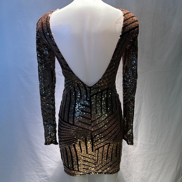 Elegant Sequin Long Sleeve Dress - Picture 5 of 12